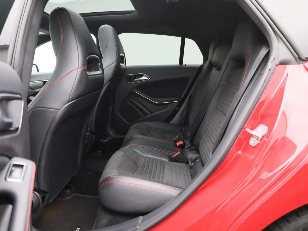 180 Business Solution AMG | Automaat | Stoelverwarming | Panoramadak | Achteruitrijcamera | Parkeersensoren |