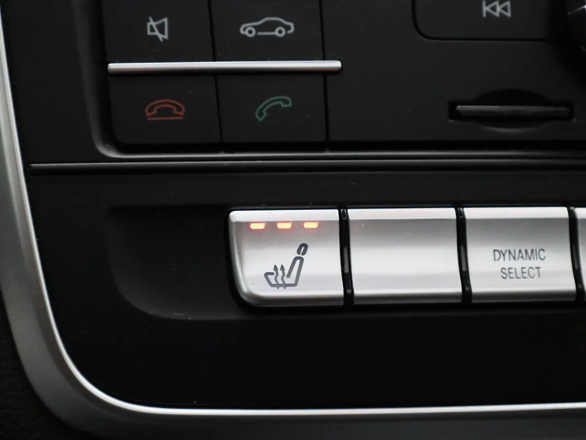 180 Business Solution AMG | Automaat | Stoelverwarming | Panoramadak | Achteruitrijcamera | Parkeersensoren |