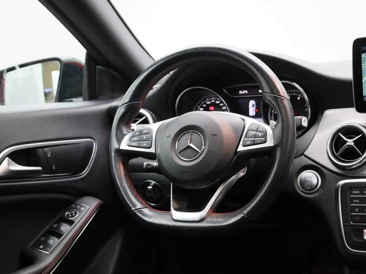 180 Business Solution AMG | Automaat | Stoelverwarming | Panoramadak | Achteruitrijcamera | Parkeersensoren |