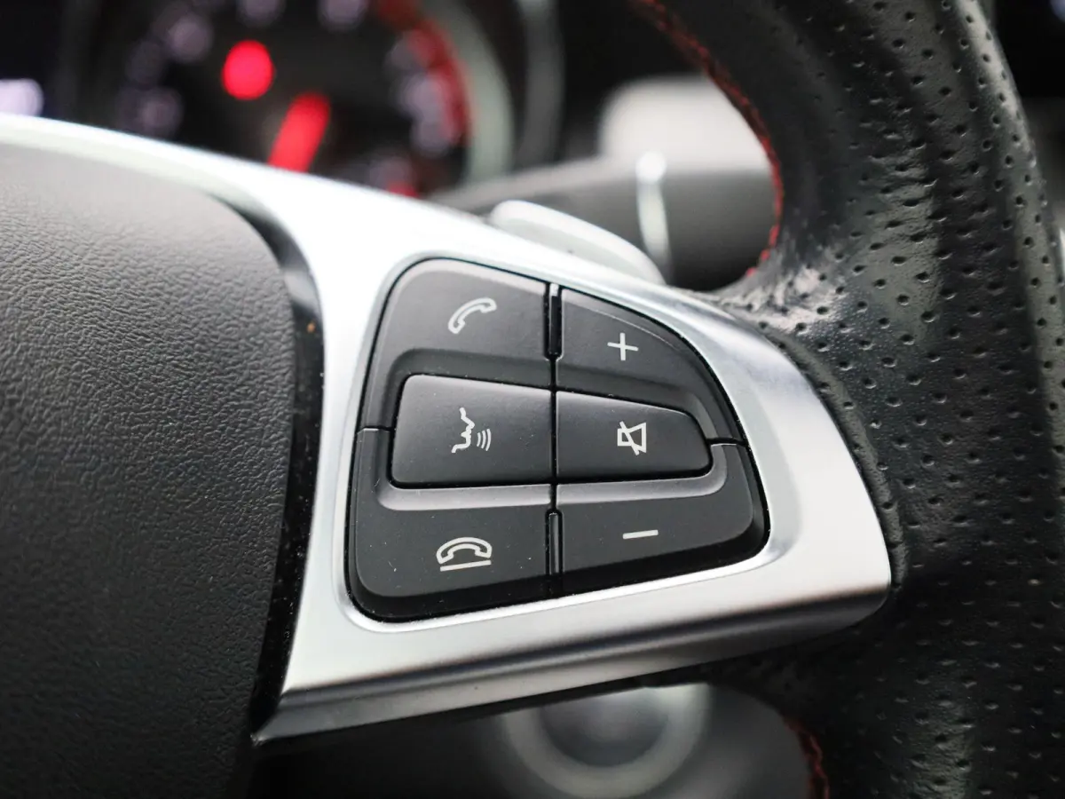 180 Business Solution AMG | Automaat | Stoelverwarming | Panoramadak | Achteruitrijcamera | Parkeersensoren |