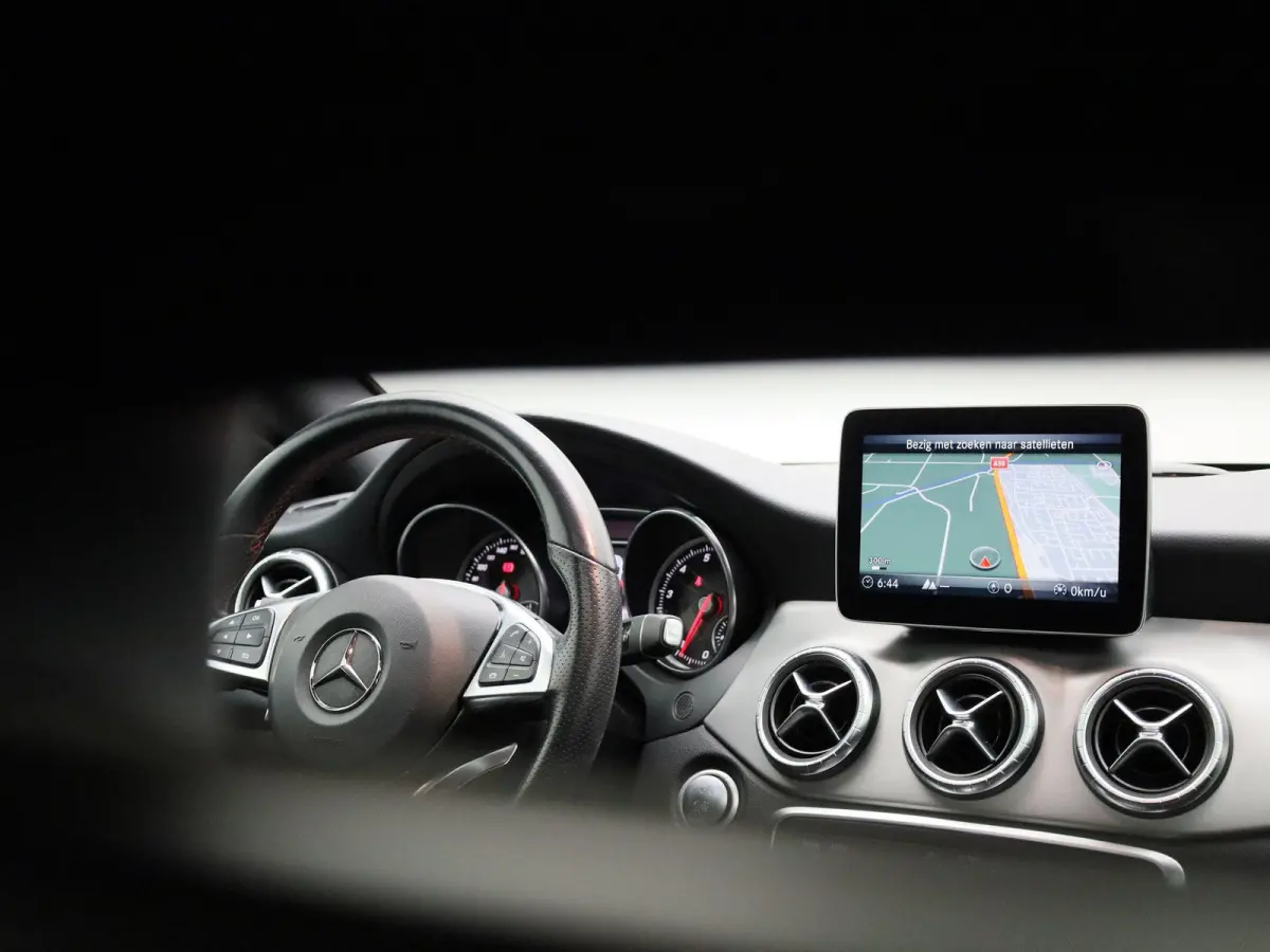 180 Business Solution AMG | Automaat | Stoelverwarming | Panoramadak | Achteruitrijcamera | Parkeersensoren |