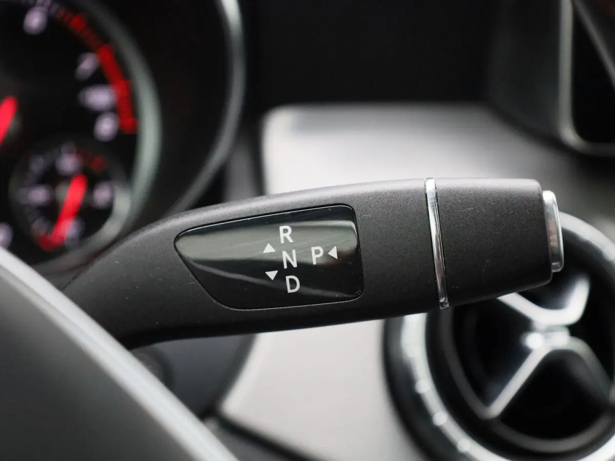 180 Business Solution AMG | Automaat | Stoelverwarming | Panoramadak | Achteruitrijcamera | Parkeersensoren |