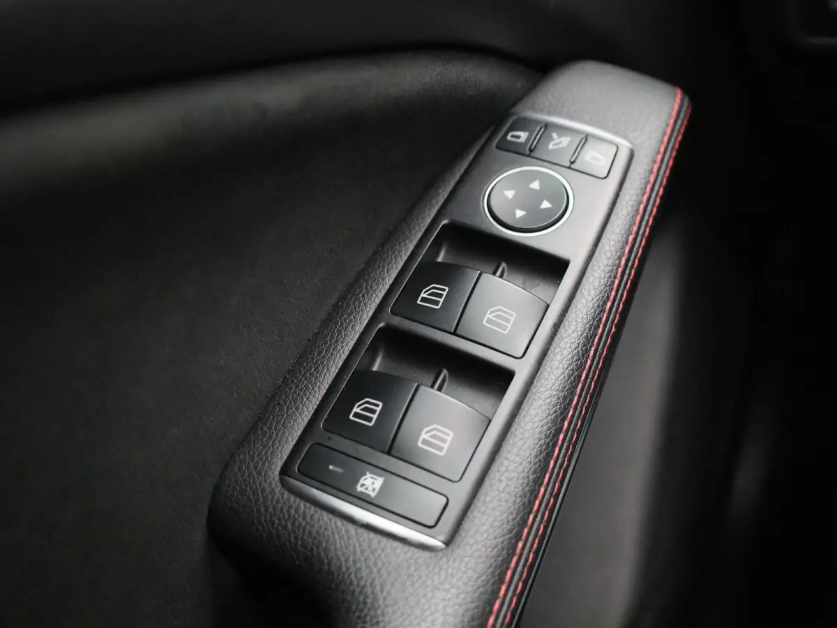 180 Business Solution AMG | Automaat | Stoelverwarming | Panoramadak | Achteruitrijcamera | Parkeersensoren |