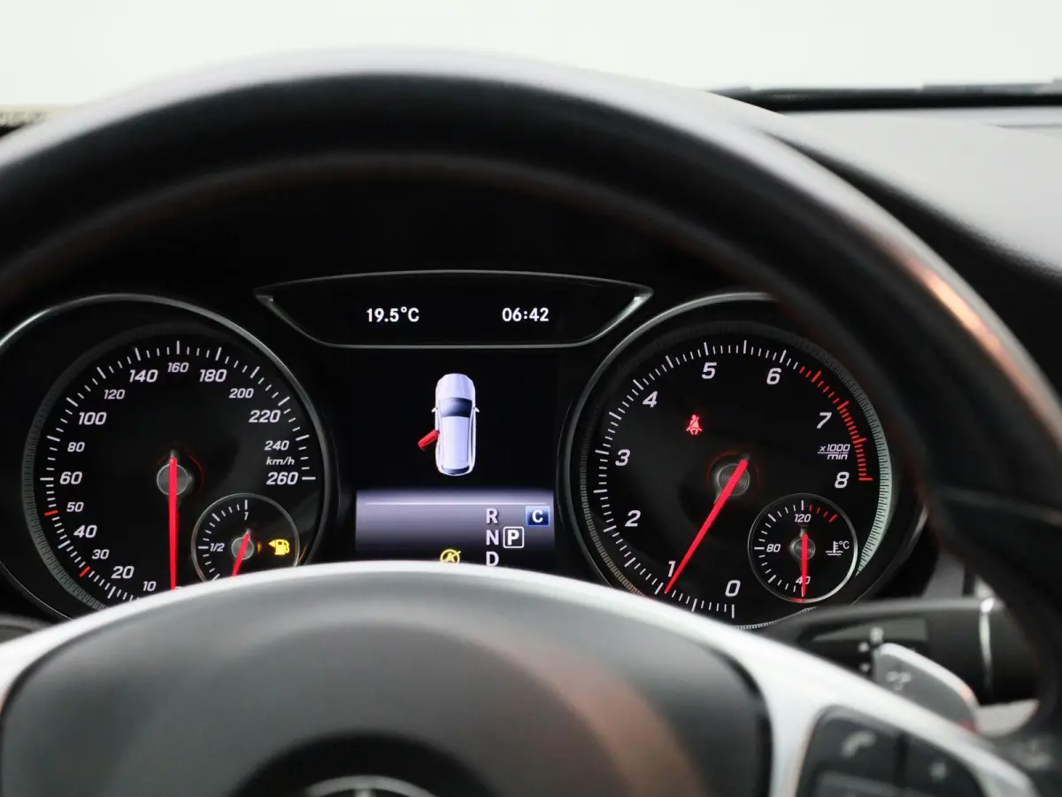 180 Business Solution AMG | Automaat | Stoelverwarming | Panoramadak | Achteruitrijcamera | Parkeersensoren |