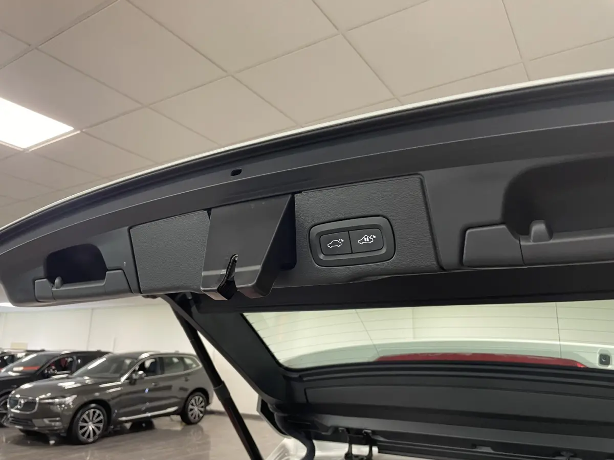 T6 AWD Recharge Plus Dark Long Range | Adaptieve Cruise Control | Stoel en Stuurwielverwarming | Parkeercamera | Pilot Assist | Bestuurdersstoel elektrisch geheugen | Contour Stoelen | Zitti