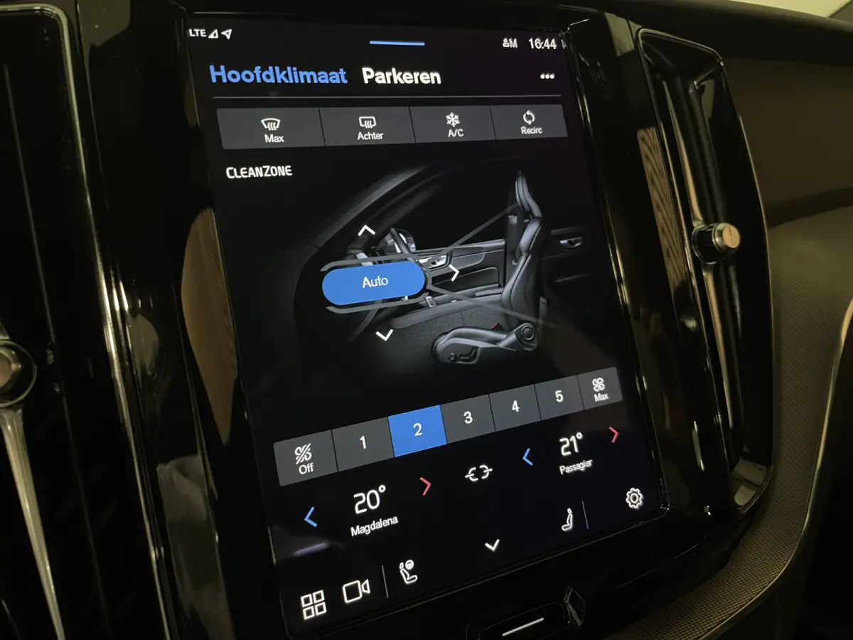 T6 AWD Recharge Plus Dark Long Range | Adaptieve Cruise Control | Stoel en Stuurwielverwarming | Parkeercamera | Pilot Assist | Bestuurdersstoel elektrisch geheugen | Contour Stoelen | Zitti