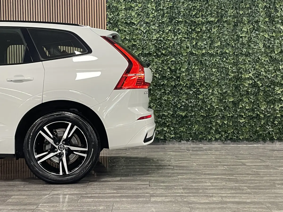 T6 AWD Recharge Plus Dark Long Range | Adaptieve Cruise Control | Stoel en Stuurwielverwarming | Parkeercamera | Pilot Assist | Bestuurdersstoel elektrisch geheugen | Contour Stoelen | Zitti