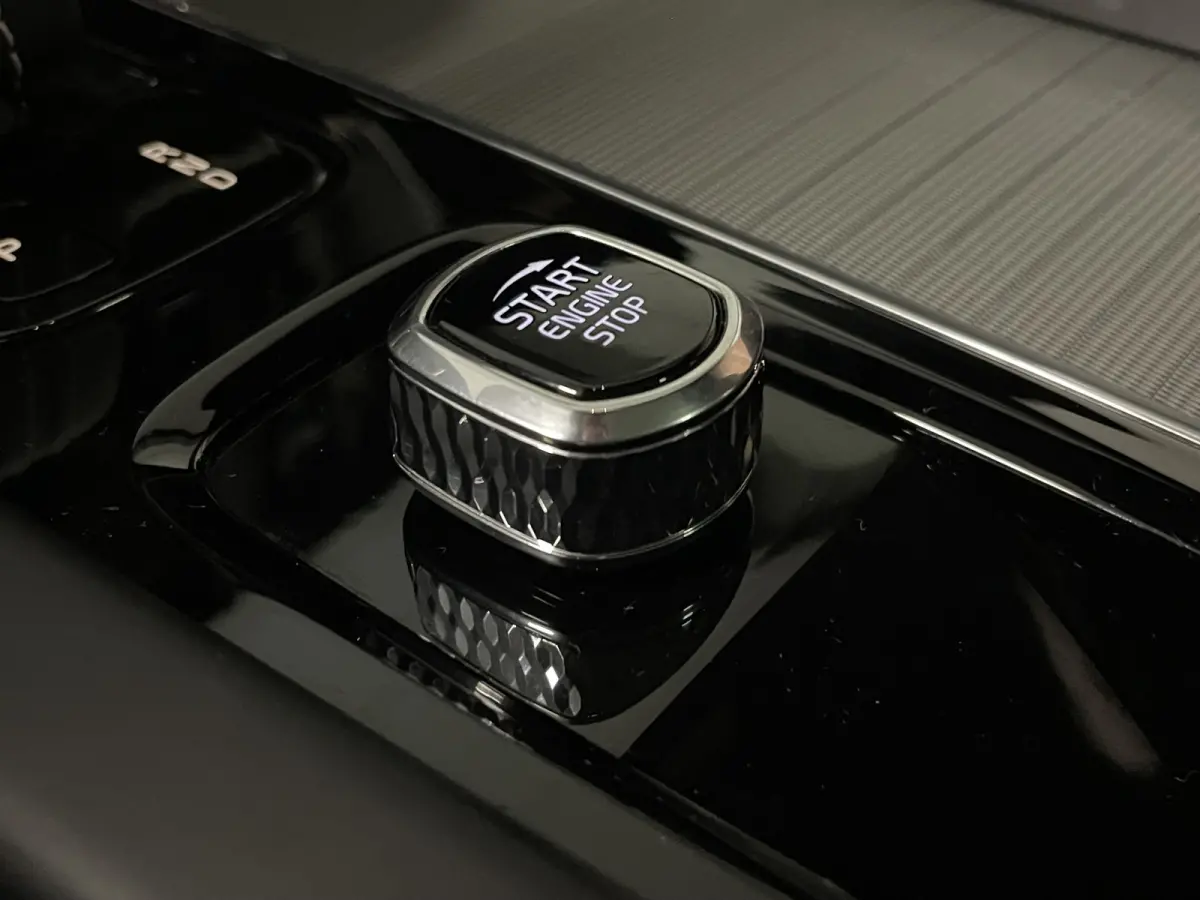 T6 AWD Recharge Plus Dark Long Range | Adaptieve Cruise Control | Stoel en Stuurwielverwarming | Parkeercamera | Pilot Assist | Bestuurdersstoel elektrisch geheugen | Contour Stoelen | Zitti