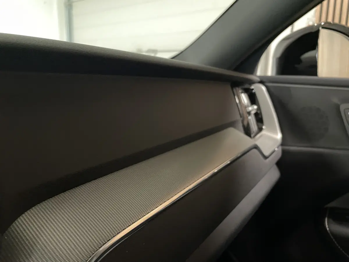 T6 AWD Recharge Plus Dark Long Range | Adaptieve Cruise Control | Stoel en Stuurwielverwarming | Parkeercamera | Pilot Assist | Bestuurdersstoel elektrisch geheugen | Contour Stoelen | Zitti