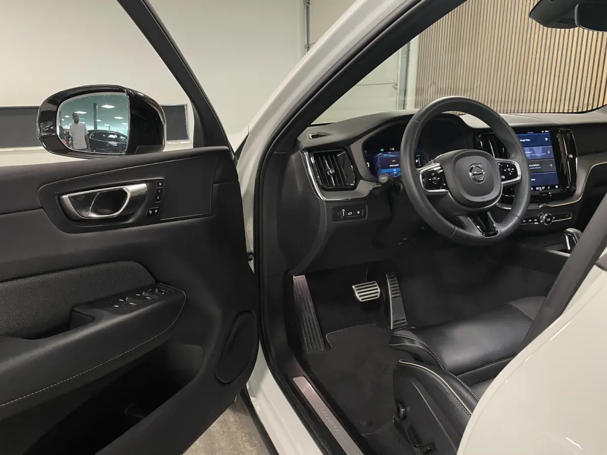 T6 AWD Recharge Plus Dark Long Range | Adaptieve Cruise Control | Stoel en Stuurwielverwarming | Parkeercamera | Pilot Assist | Bestuurdersstoel elektrisch geheugen | Contour Stoelen | Zitti