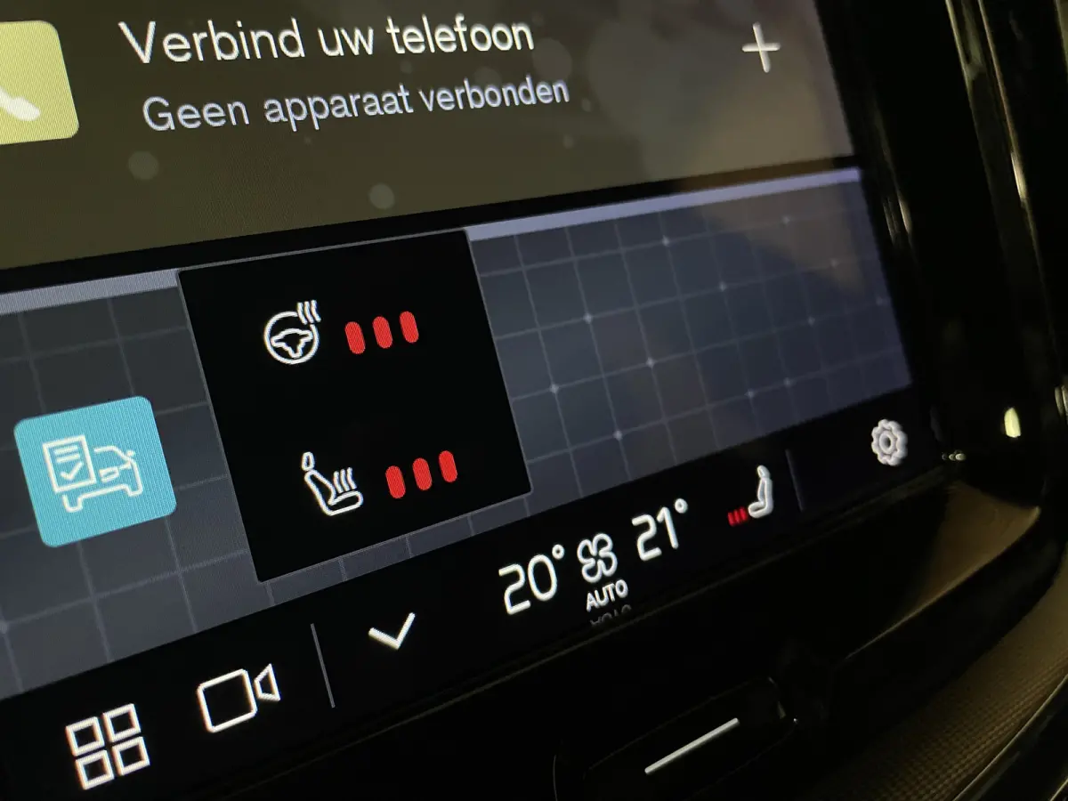 T6 AWD Recharge Plus Dark Long Range | Adaptieve Cruise Control | Stoel en Stuurwielverwarming | Parkeercamera | Pilot Assist | Bestuurdersstoel elektrisch geheugen | Contour Stoelen | Zitti