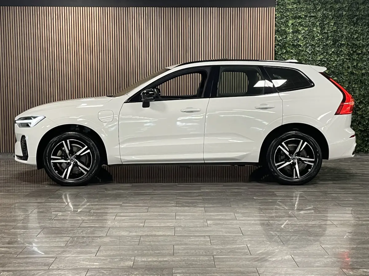 T6 AWD Recharge Plus Dark Long Range | Adaptieve Cruise Control | Stoel en Stuurwielverwarming | Parkeercamera | Pilot Assist | Bestuurdersstoel elektrisch geheugen | Contour Stoelen | Zitti