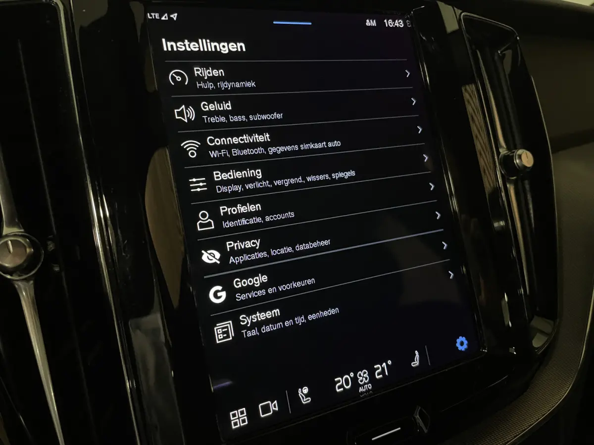 T6 AWD Recharge Plus Dark Long Range | Adaptieve Cruise Control | Stoel en Stuurwielverwarming | Parkeercamera | Pilot Assist | Bestuurdersstoel elektrisch geheugen | Contour Stoelen | Zitti