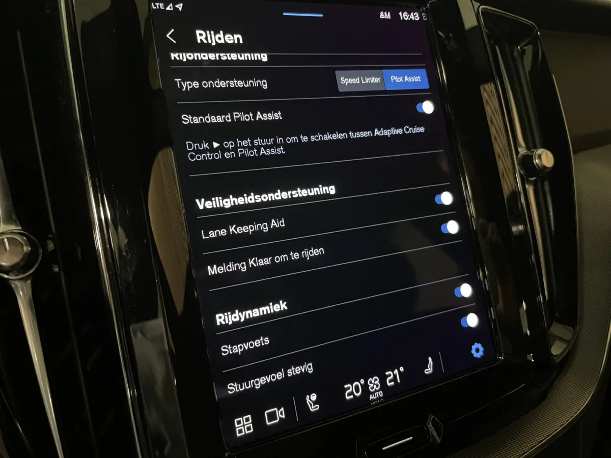 T6 AWD Recharge Plus Dark Long Range | Adaptieve Cruise Control | Stoel en Stuurwielverwarming | Parkeercamera | Pilot Assist | Bestuurdersstoel elektrisch geheugen | Contour Stoelen | Zitti