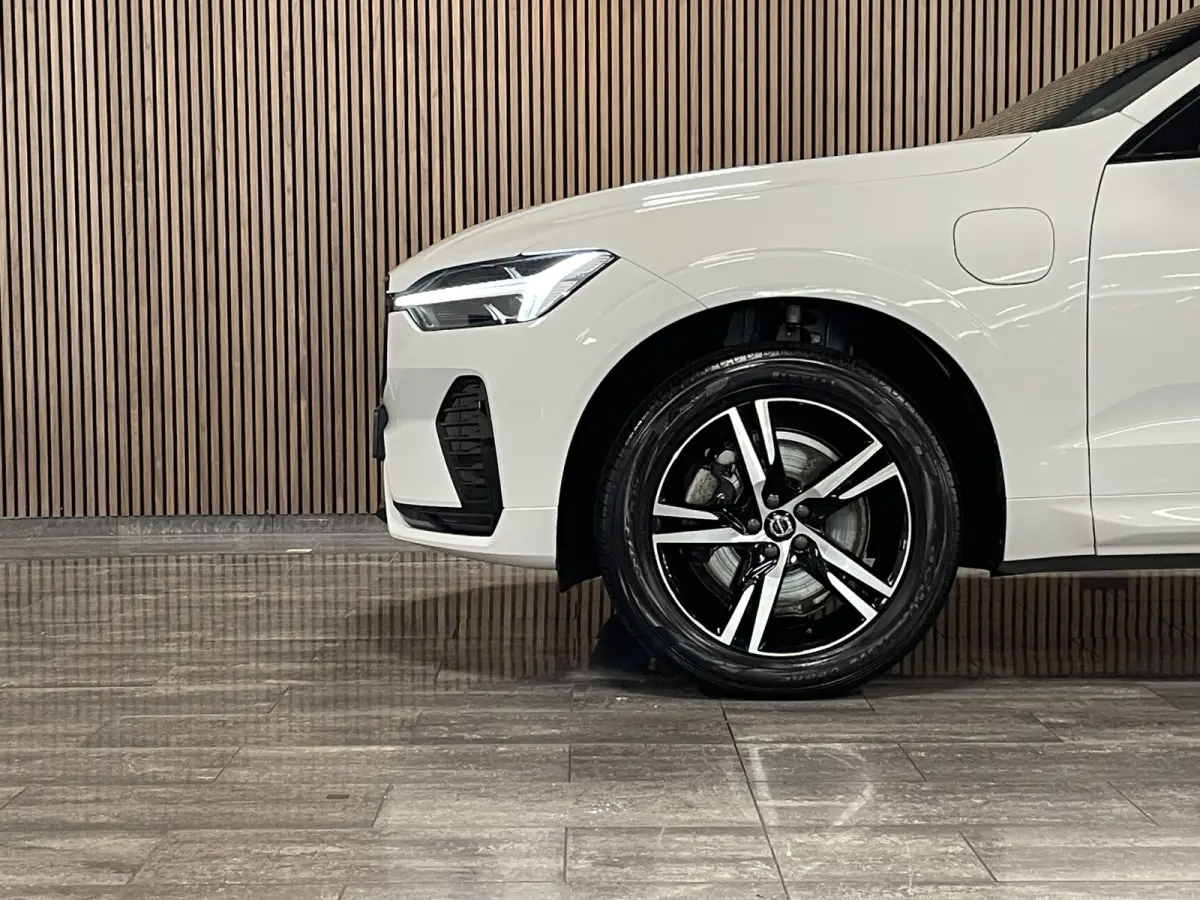 T6 AWD Recharge Plus Dark Long Range | Adaptieve Cruise Control | Stoel en Stuurwielverwarming | Parkeercamera | Pilot Assist | Bestuurdersstoel elektrisch geheugen | Contour Stoelen | Zitti