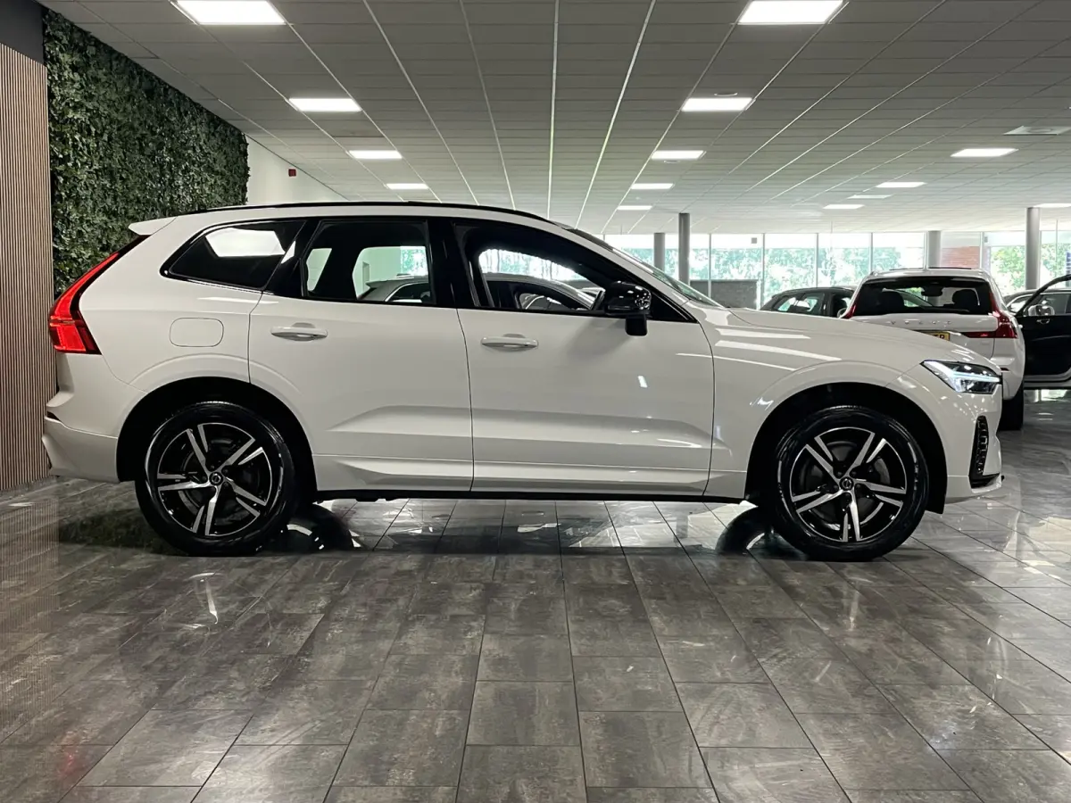 T6 AWD Recharge Plus Dark Long Range | Adaptieve Cruise Control | Stoel en Stuurwielverwarming | Parkeercamera | Pilot Assist | Bestuurdersstoel elektrisch geheugen | Contour Stoelen | Zitti