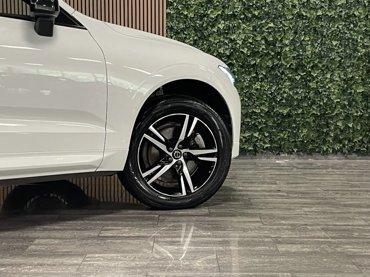 T6 AWD Recharge Plus Dark Long Range | Adaptieve Cruise Control | Stoel en Stuurwielverwarming | Parkeercamera | Pilot Assist | Bestuurdersstoel elektrisch geheugen | Contour Stoelen | Zitti