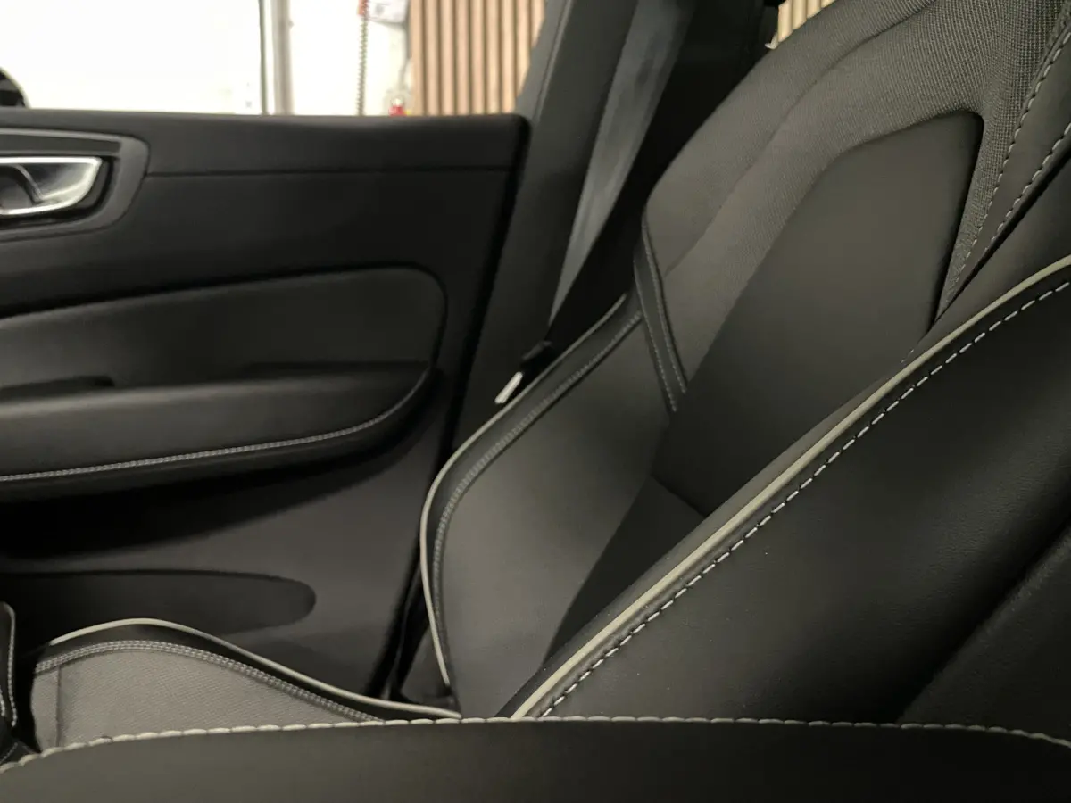 T6 AWD Recharge Plus Dark Long Range | Adaptieve Cruise Control | Stoel en Stuurwielverwarming | Parkeercamera | Pilot Assist | Bestuurdersstoel elektrisch geheugen | Contour Stoelen | Zitti