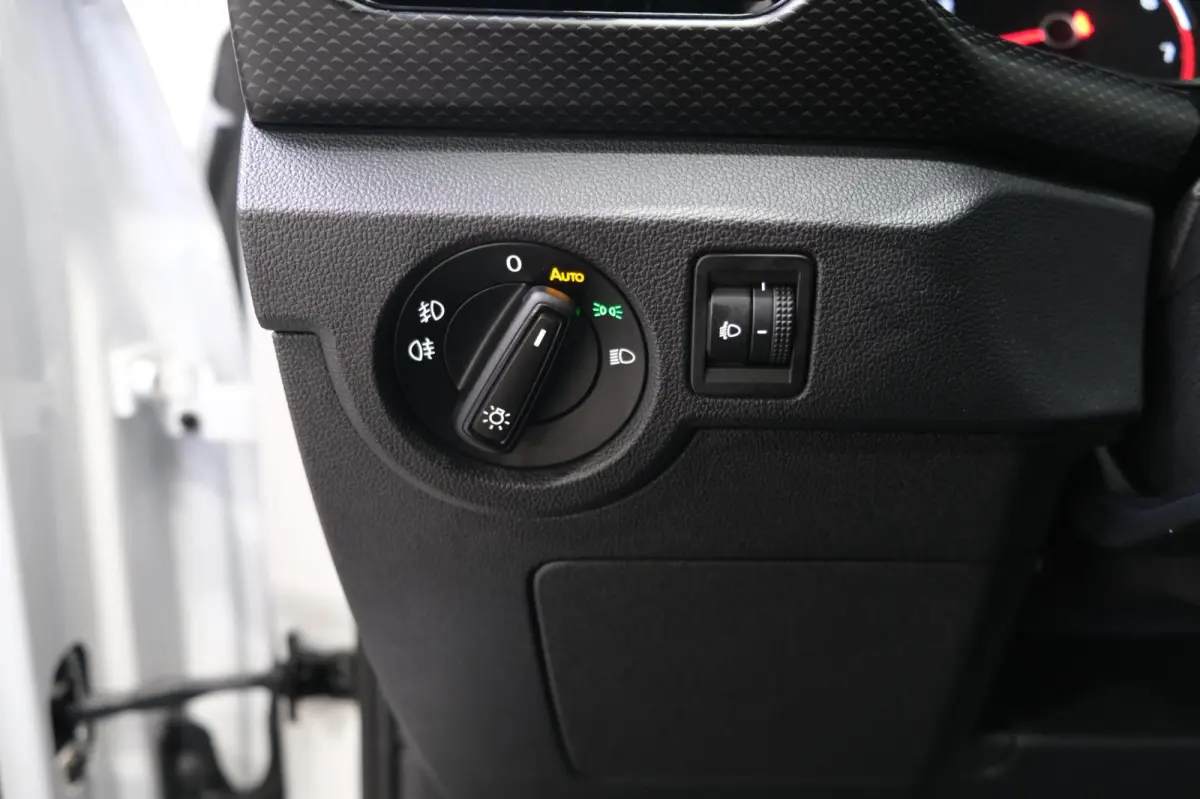 1.0 TSI Life Automaat - N.A.P. Airco, Cruise, Navi, PDC.