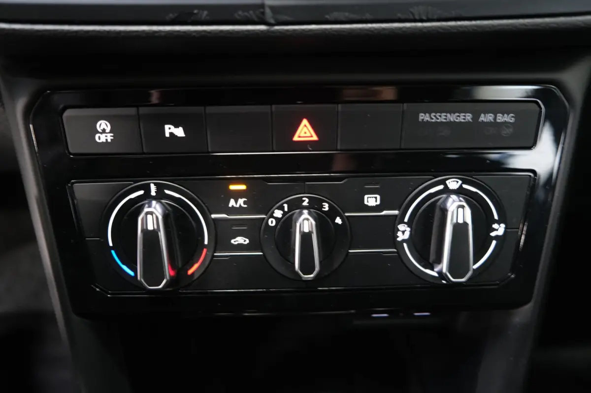 1.0 TSI Life Automaat - N.A.P. Airco, Cruise, Navi, PDC.