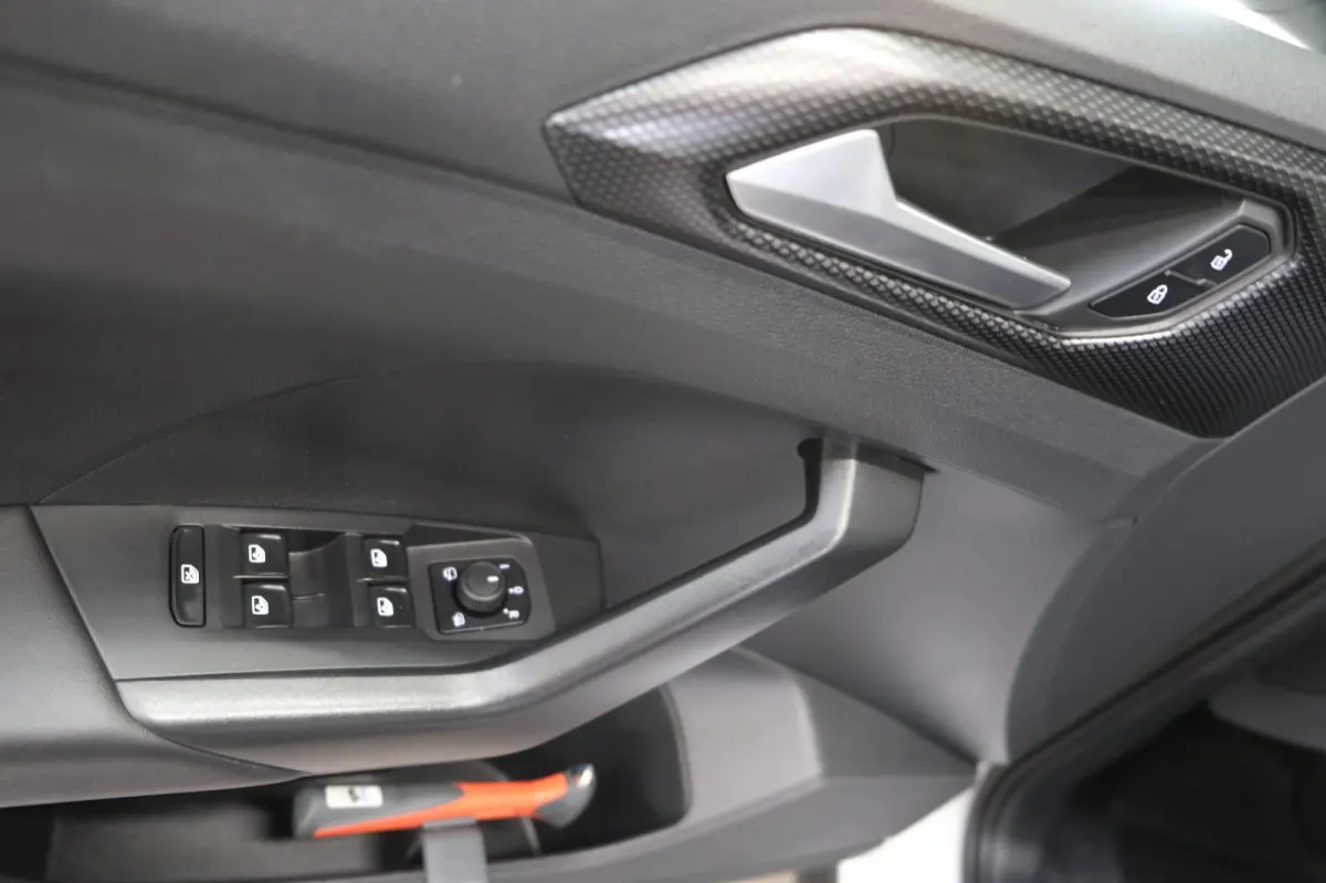 1.0 TSI Life Automaat - N.A.P. Airco, Cruise, Navi, PDC.
