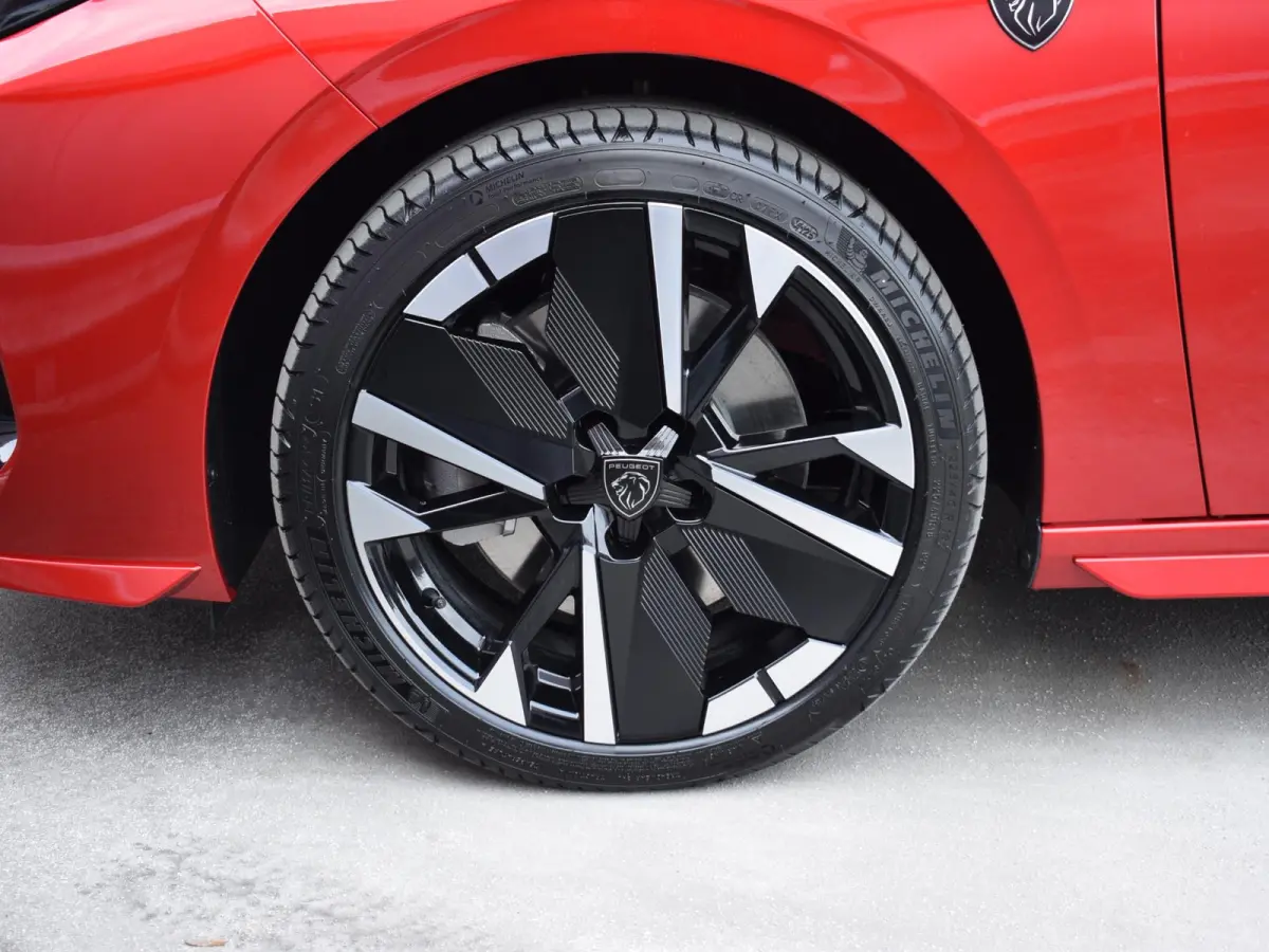 1.6 Plug-in Hybrid 195 GT ALCANTARA EXECUTIVE | 360 CAMERA MET SENSOREN | NAVI & CARPLAY | E.C.C. |