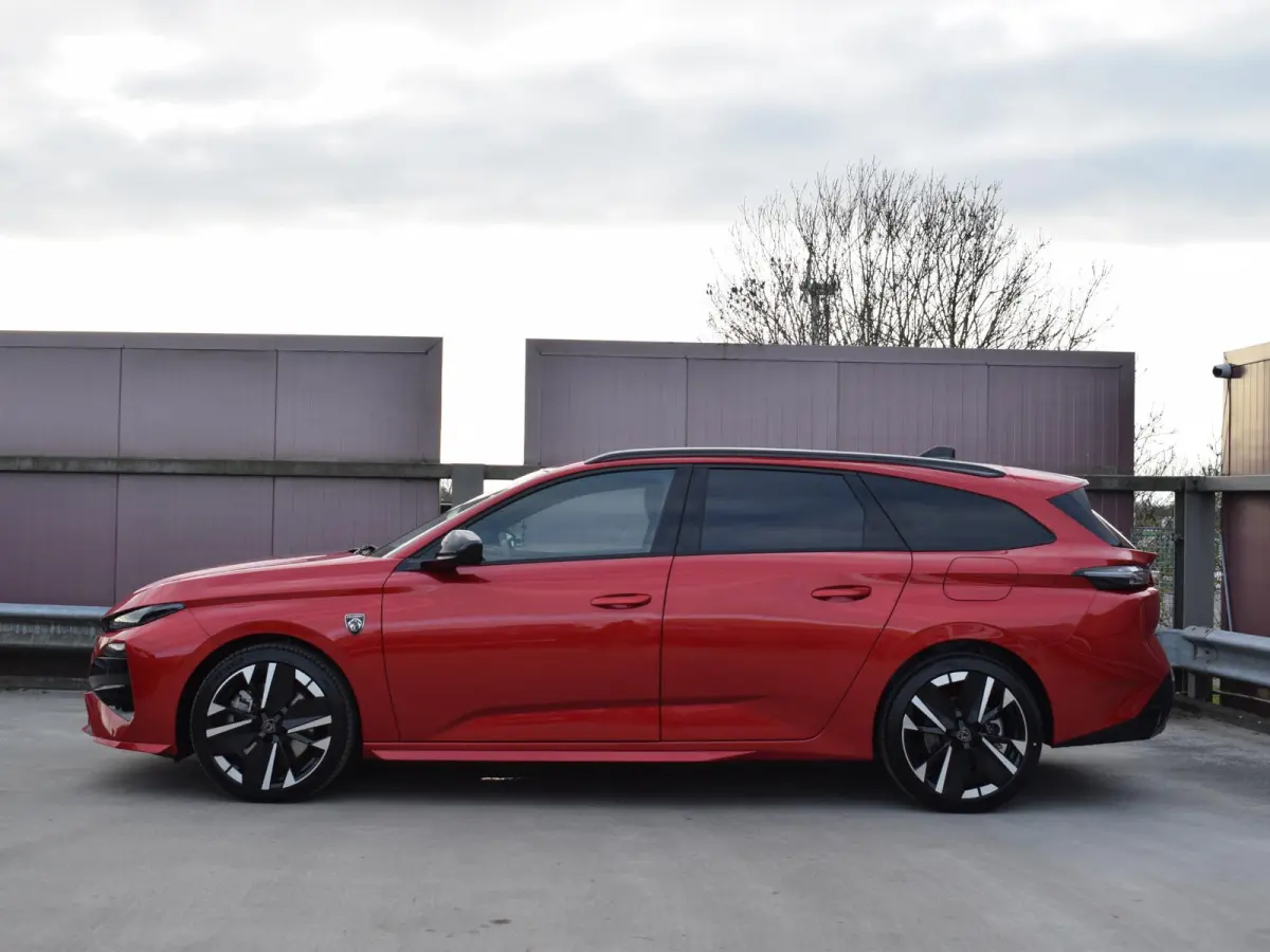 1.6 Plug-in Hybrid 195 GT ALCANTARA EXECUTIVE | 360 CAMERA MET SENSOREN | NAVI & CARPLAY | E.C.C. |