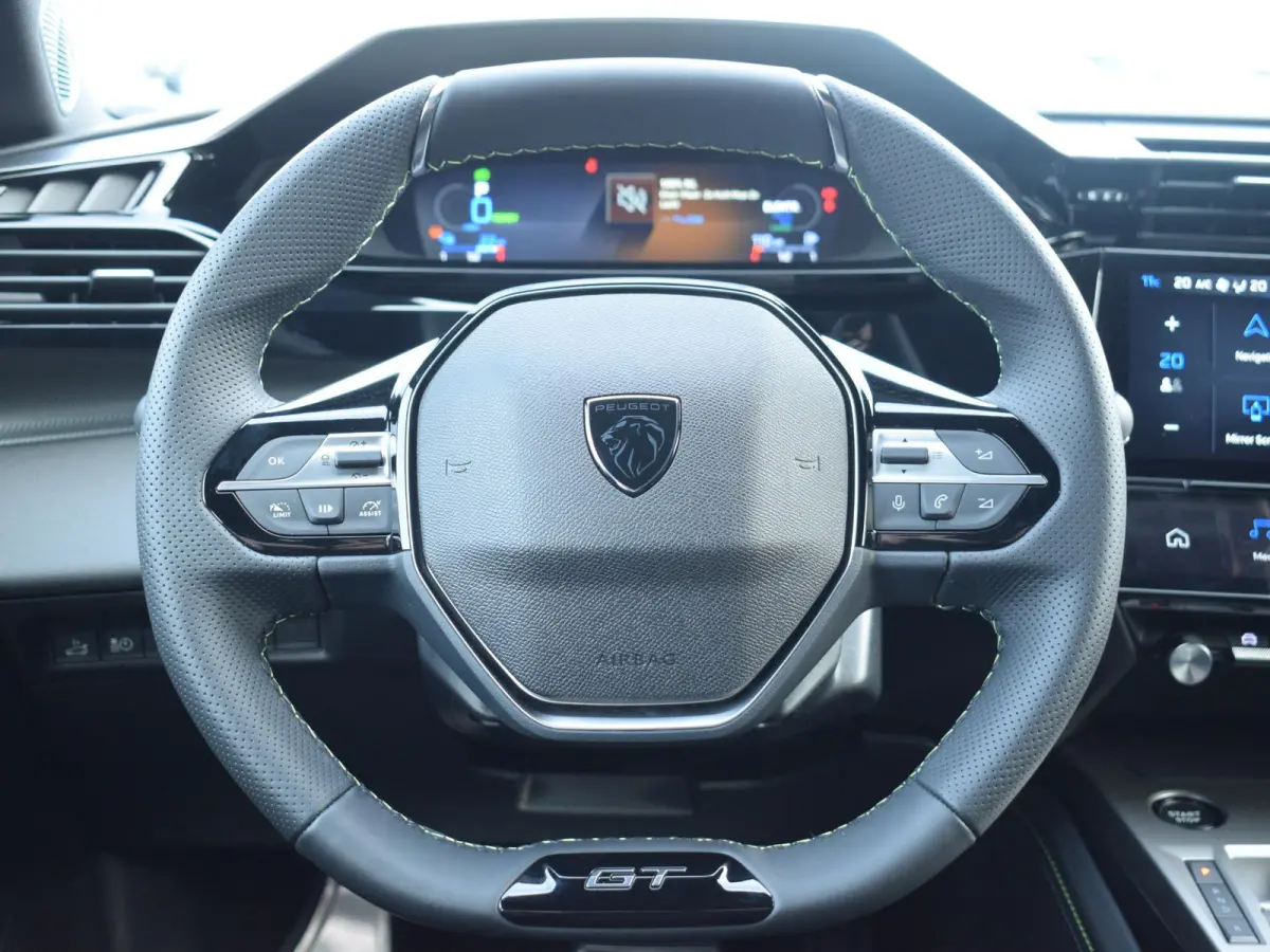 1.6 Plug-in Hybrid 195 GT ALCANTARA EXECUTIVE | 360 CAMERA MET SENSOREN | NAVI & CARPLAY | E.C.C. |