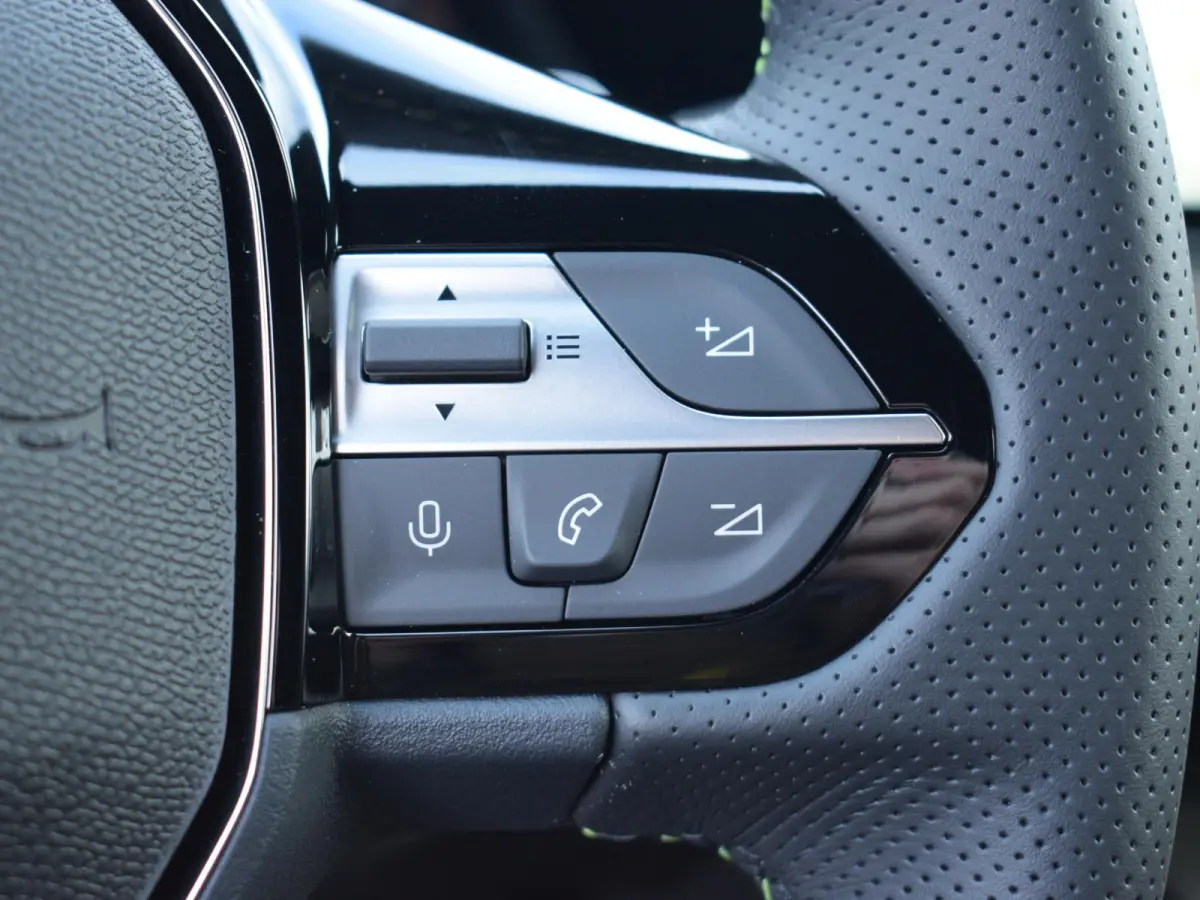 1.6 Plug-in Hybrid 195 GT ALCANTARA EXECUTIVE | 360 CAMERA MET SENSOREN | NAVI & CARPLAY | E.C.C. |