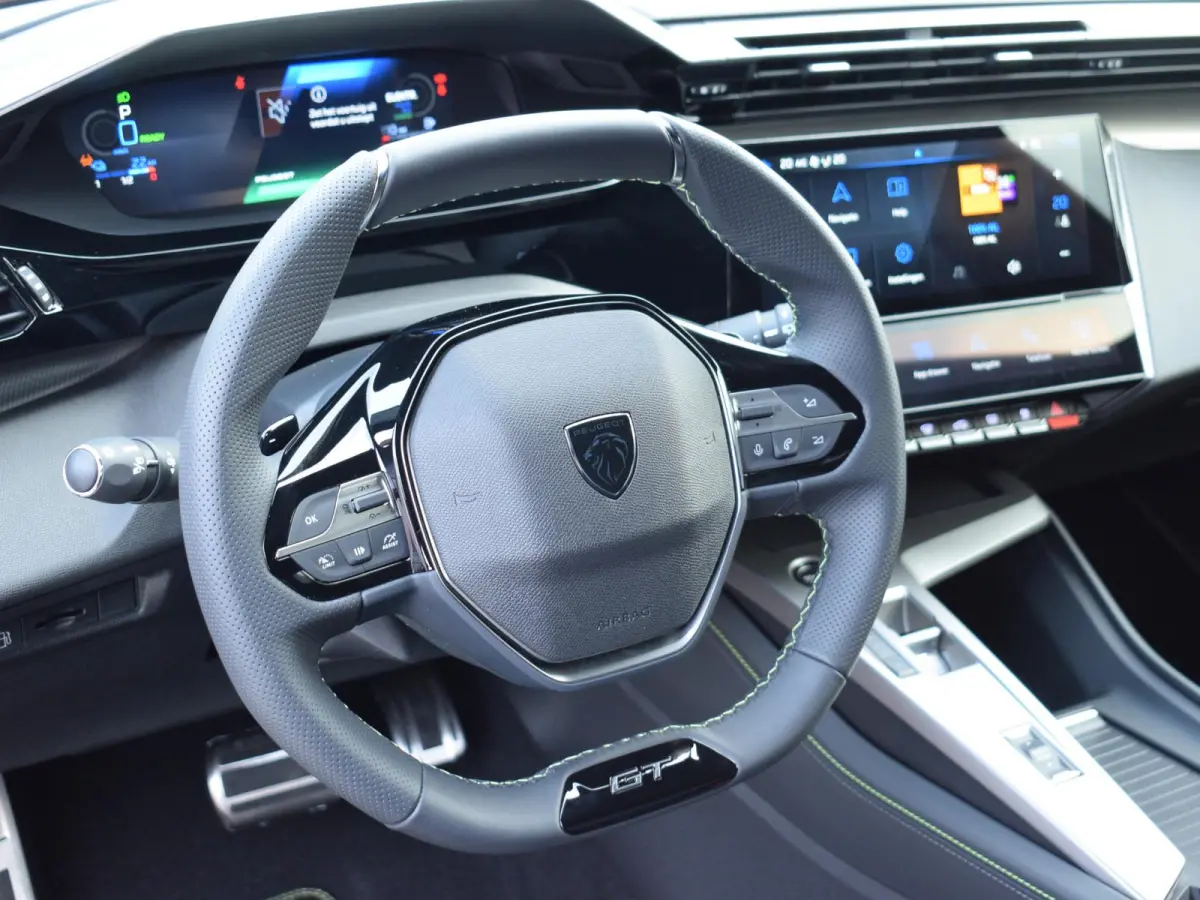 1.6 Plug-in Hybrid 195 GT ALCANTARA EXECUTIVE | 360 CAMERA MET SENSOREN | NAVI & CARPLAY | E.C.C. |