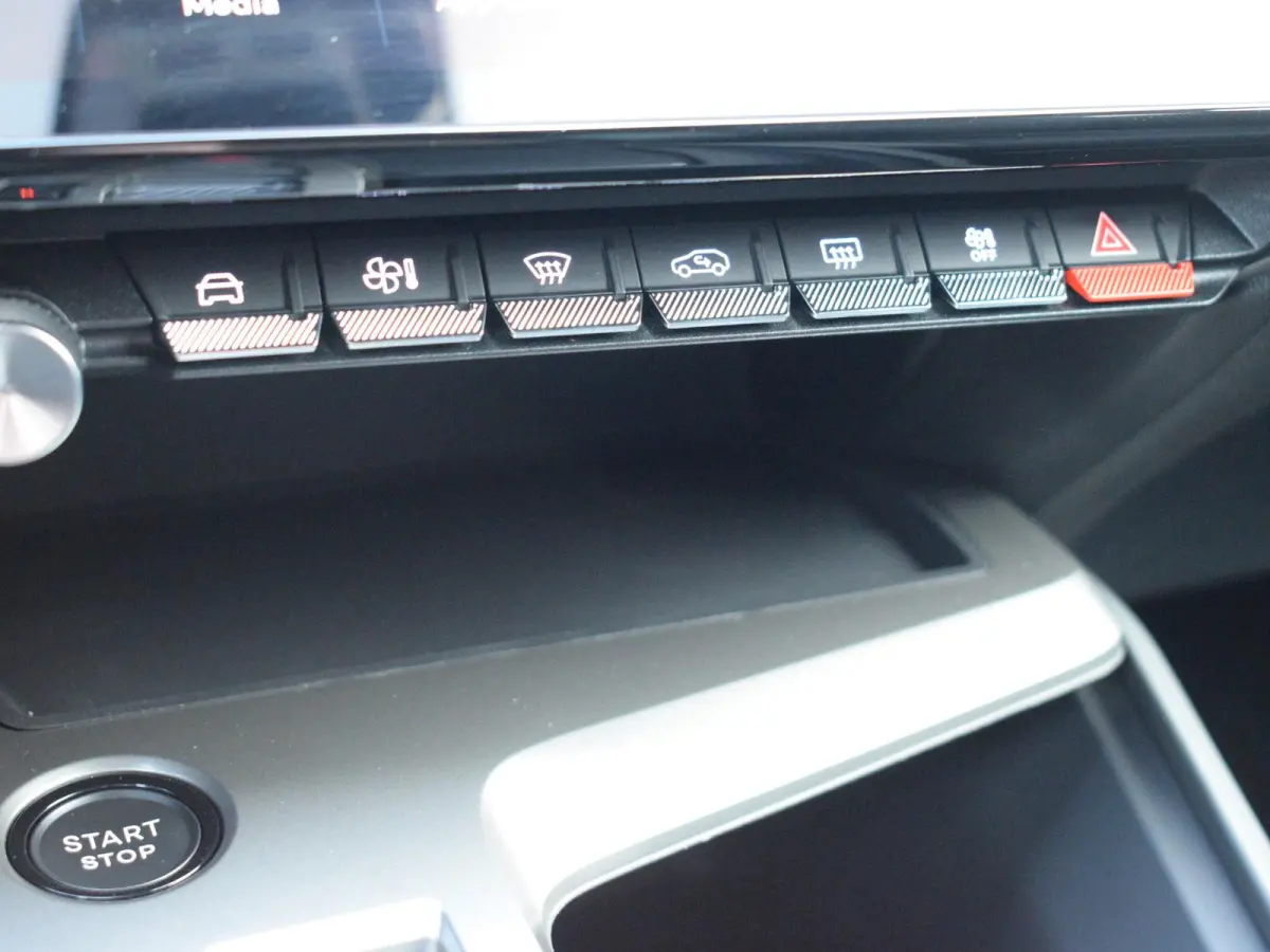 1.6 Plug-in Hybrid 195 GT ALCANTARA EXECUTIVE | 360 CAMERA MET SENSOREN | NAVI & CARPLAY | E.C.C. |