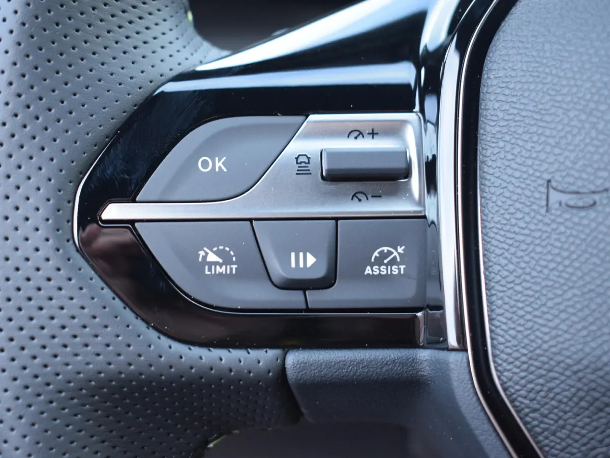 1.6 Plug-in Hybrid 195 GT ALCANTARA EXECUTIVE | 360 CAMERA MET SENSOREN | NAVI & CARPLAY | E.C.C. |