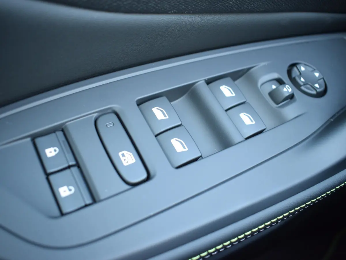 1.6 Plug-in Hybrid 195 GT ALCANTARA EXECUTIVE | 360 CAMERA MET SENSOREN | NAVI & CARPLAY | E.C.C. |