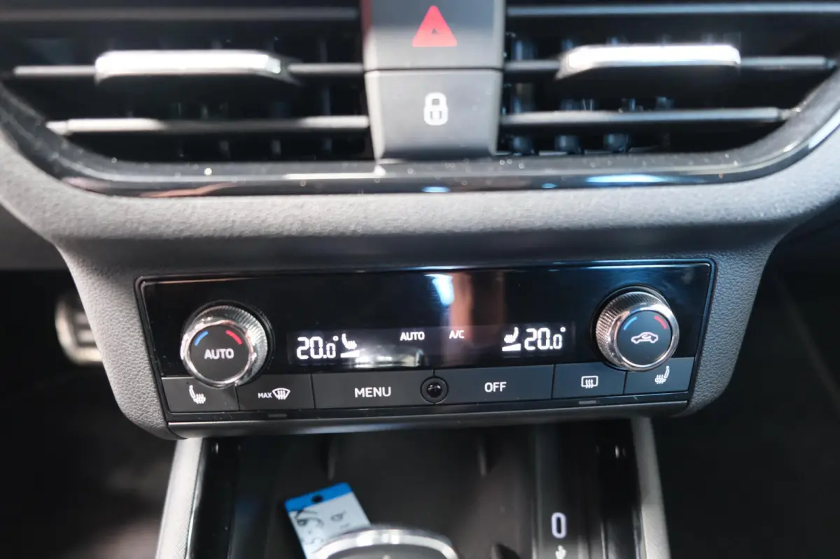 1.5 TSI ACT Sport Business Automaat - N.A.P. Airco, Cruise, Navi, Camera, PDC, Trekhaak.