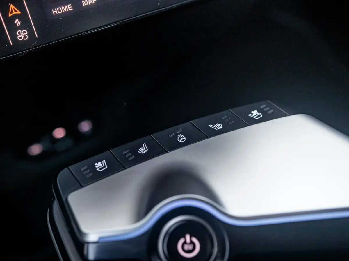 Edition Advanced 84.0 kWh | SOH 99.3% l Lage bijtelling tot 10-2029! Leder | Stoel & Stuurverwarming | Nieuw model!