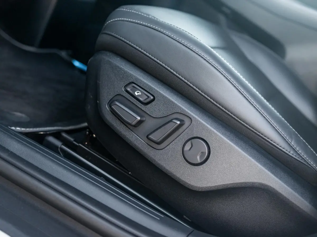 Edition Advanced 84.0 kWh | SOH 99.3% l Lage bijtelling tot 10-2029! Leder | Stoel & Stuurverwarming | Nieuw model!