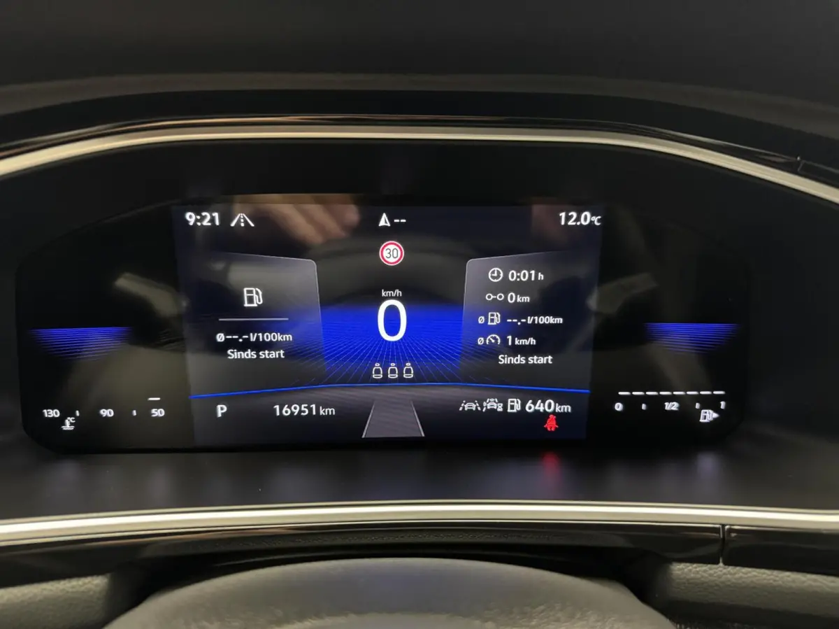 1.5 TSI DSG R-Line Afn.Trekhaak-Navigatie-Adapt.Cr.contr-Clima-Carplay-Camera-Virtual-Parkeersensoren-Lm17''velgen
