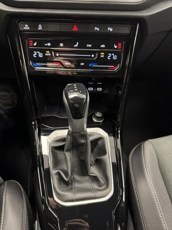 1.5 TSI DSG R-Line Afn.Trekhaak-Navigatie-Adapt.Cr.contr-Clima-Carplay-Camera-Virtual-Parkeersensoren-Lm17''velgen