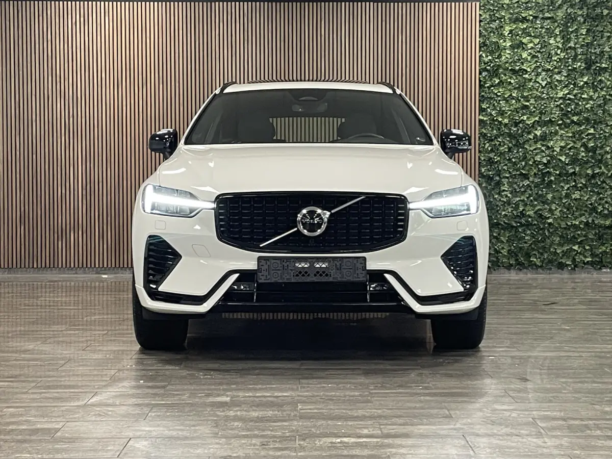 T6 AWD Recharge R-Design Long Range | All Season banden | Stoel en Stuurwielverwarming | Standkachel met Volvo On Call App | Parkeercamera | Lederen Dashboard | Full LED Meesturende koplampe