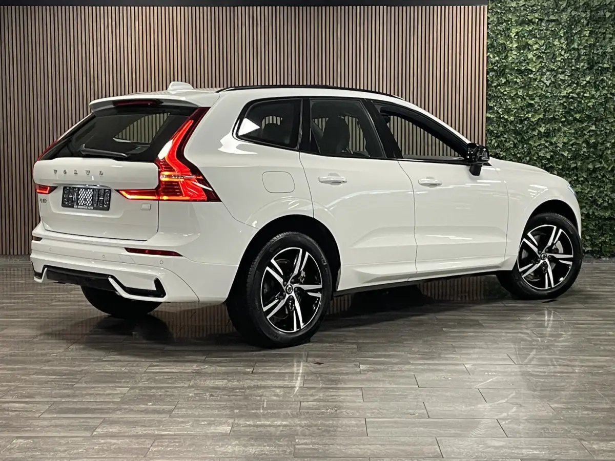 T6 AWD Recharge R-Design Long Range | All Season banden | Stoel en Stuurwielverwarming | Standkachel met Volvo On Call App | Parkeercamera | Lederen Dashboard | Full LED Meesturende koplampe