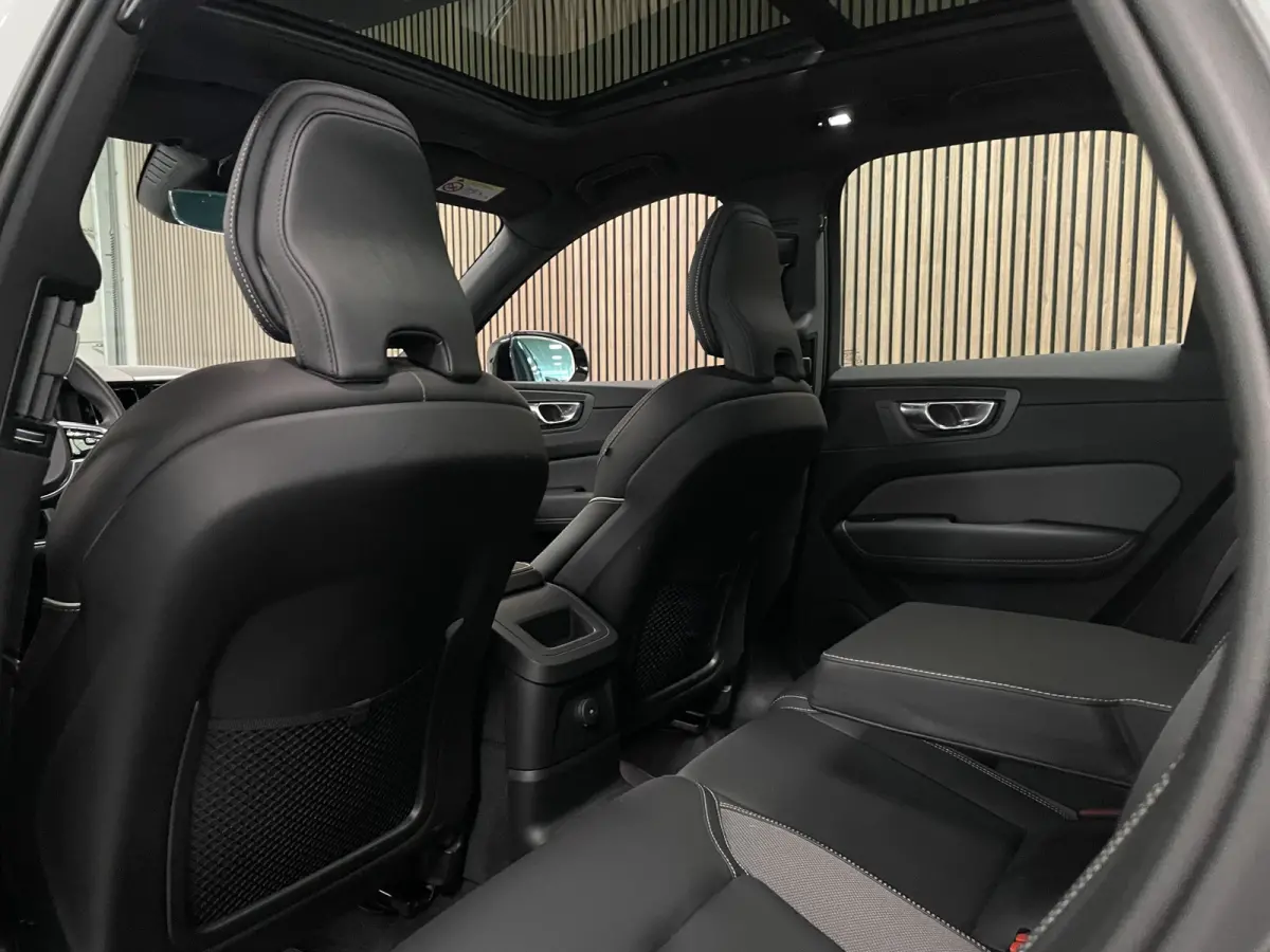 T6 AWD Recharge R-Design Long Range | All Season banden | Stoel en Stuurwielverwarming | Standkachel met Volvo On Call App | Parkeercamera | Lederen Dashboard | Full LED Meesturende koplampe