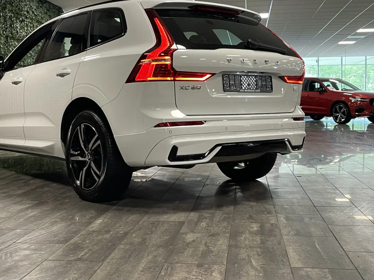 T6 AWD Recharge R-Design Long Range | All Season banden | Stoel en Stuurwielverwarming | Standkachel met Volvo On Call App | Parkeercamera | Lederen Dashboard | Full LED Meesturende koplampe