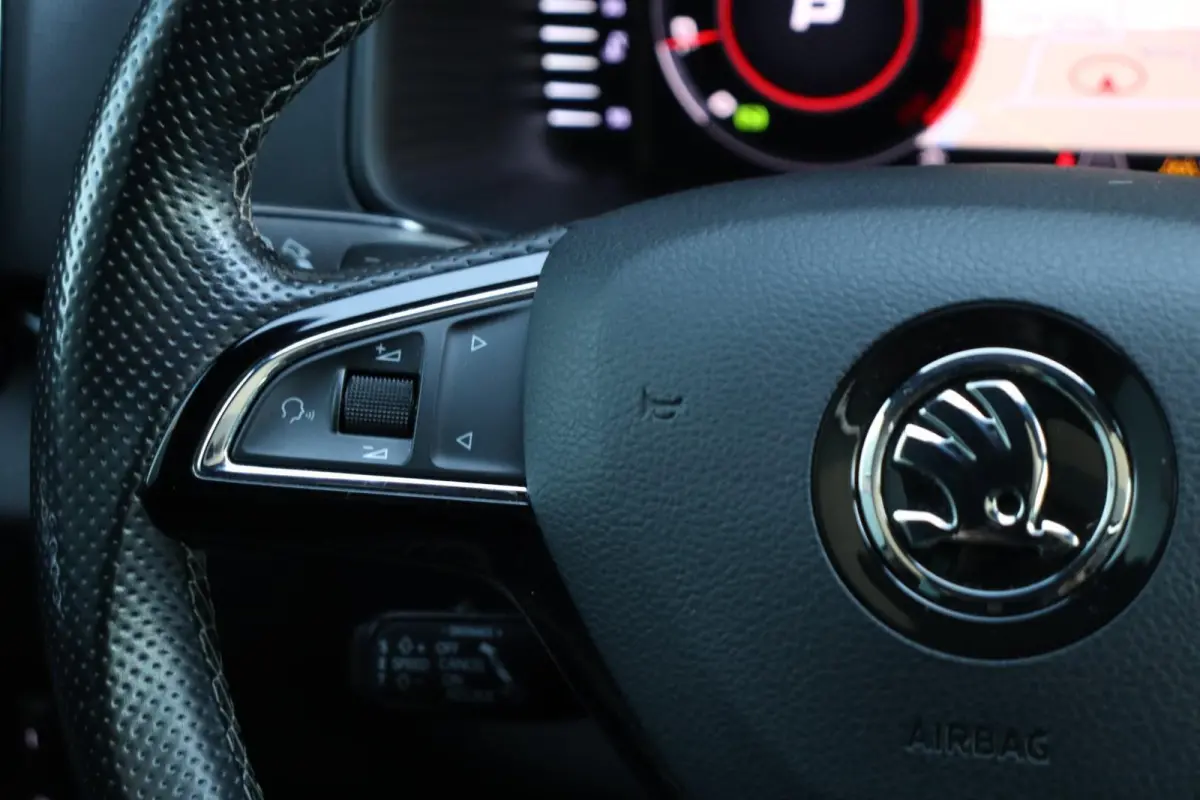 1.5 TSI / 150 PK / DSG / Sportline / Pano / Leder / ACC / Virtual Cockpit / CANTON / Camera / 18"!