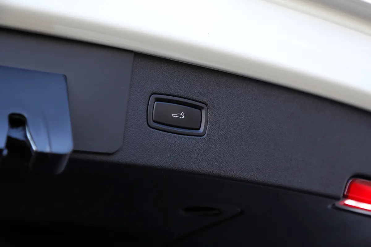 3.0 E-Hybrid 462PK Plug in*Perfect Onderh.*Luchtvering/PASM/Black Pack/Sportuitlaat/Sport Chrono/Apple Carplay-Android/Standkachel/Elek. Klep./Camera/Rijstrook/Stoelverw./LED/DAB/Parkeersens