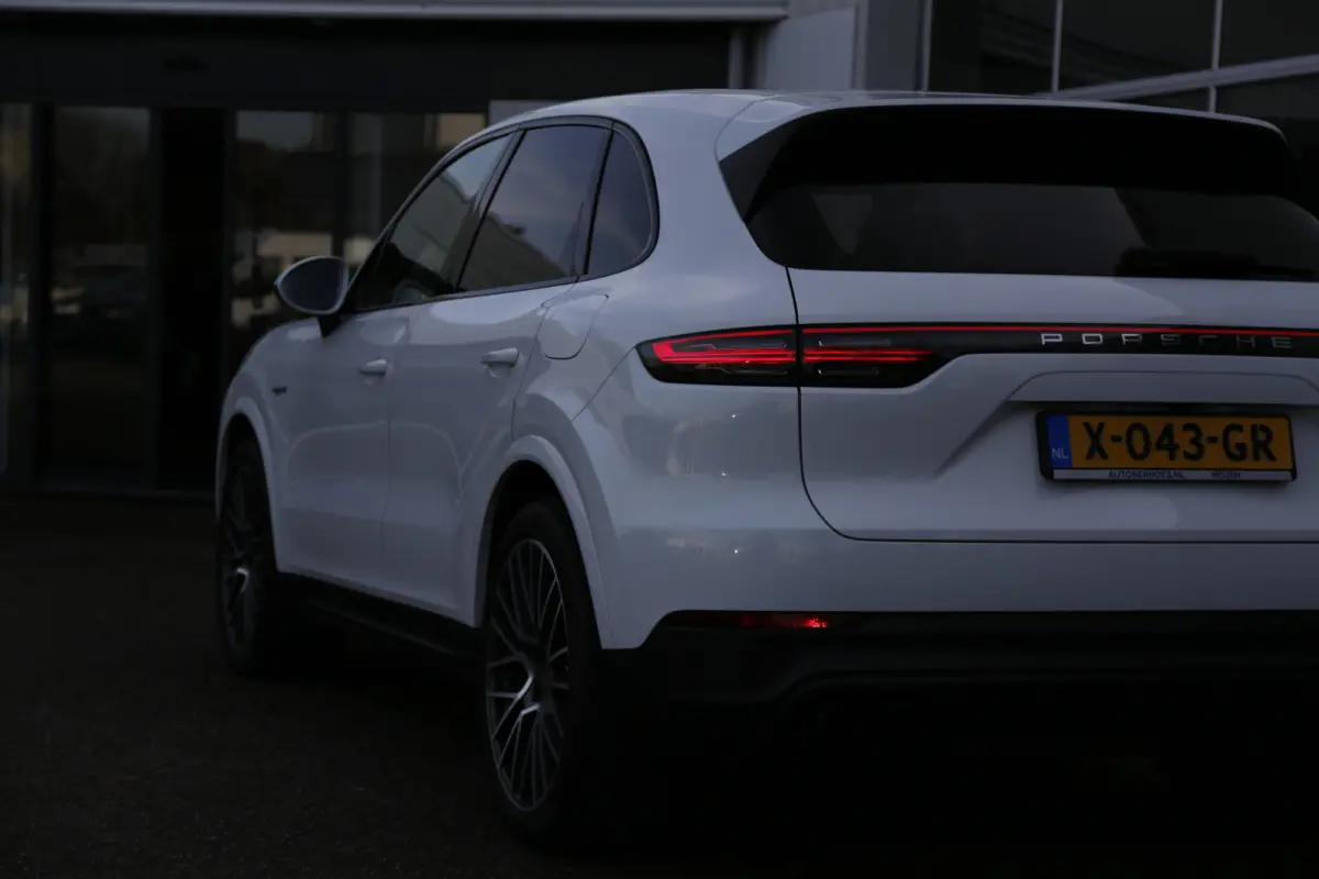 3.0 E-Hybrid 462PK Plug in*Perfect Onderh.*Luchtvering/PASM/Black Pack/Sportuitlaat/Sport Chrono/Apple Carplay-Android/Standkachel/Elek. Klep./Camera/Rijstrook/Stoelverw./LED/DAB/Parkeersens
