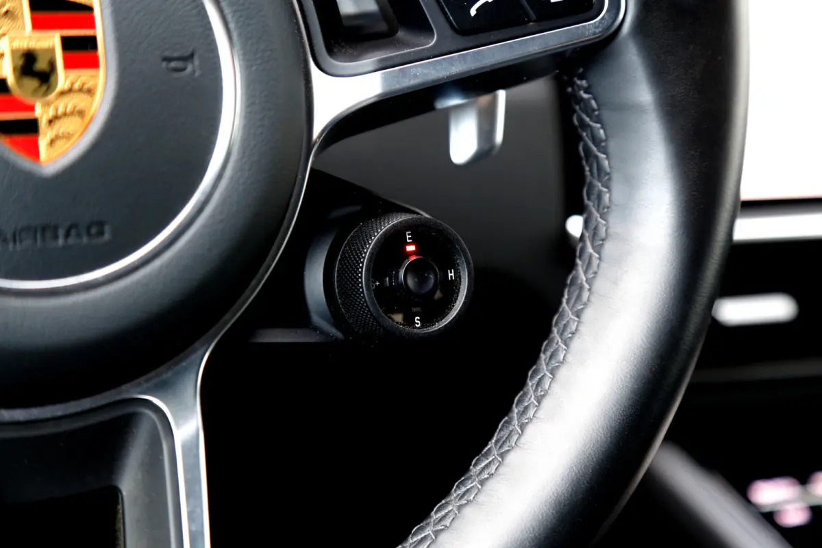 3.0 E-Hybrid 462PK Plug in*Perfect Onderh.*Luchtvering/PASM/Black Pack/Sportuitlaat/Sport Chrono/Apple Carplay-Android/Standkachel/Elek. Klep./Camera/Rijstrook/Stoelverw./LED/DAB/Parkeersens