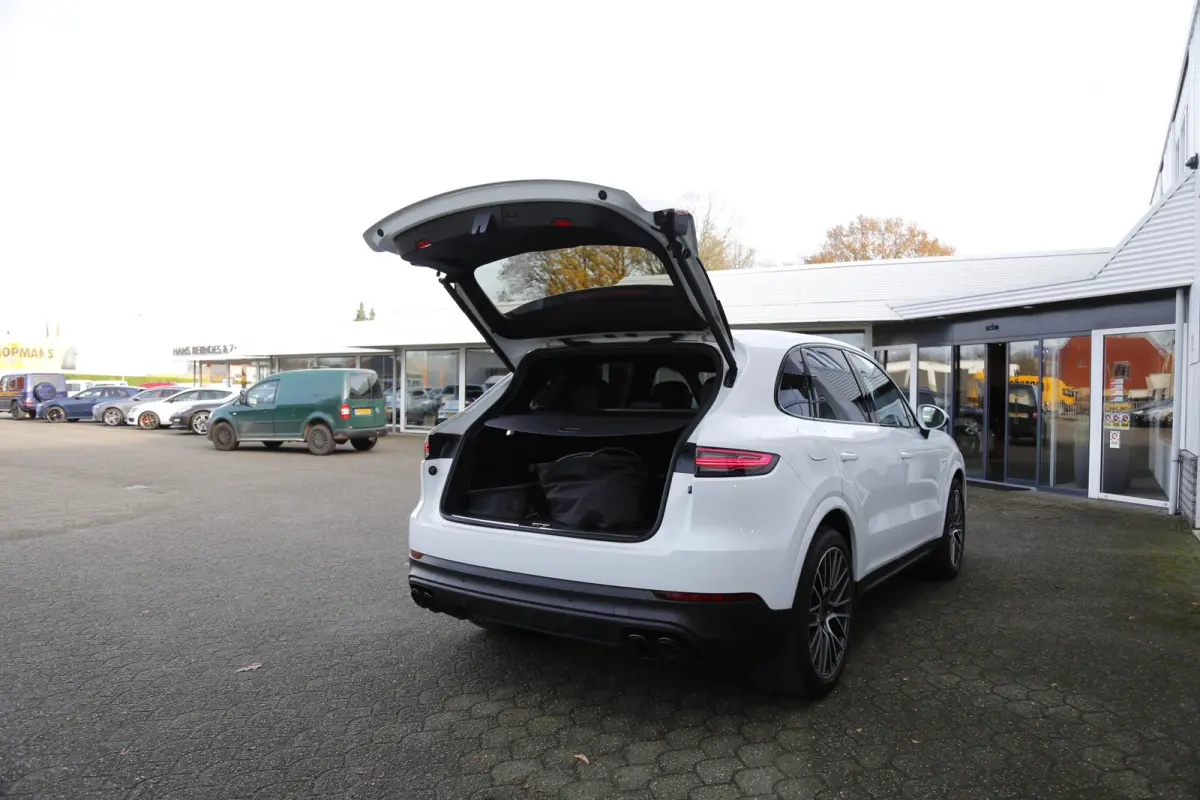 3.0 E-Hybrid 462PK Plug in*Perfect Onderh.*Luchtvering/PASM/Black Pack/Sportuitlaat/Sport Chrono/Apple Carplay-Android/Standkachel/Elek. Klep./Camera/Rijstrook/Stoelverw./LED/DAB/Parkeersens