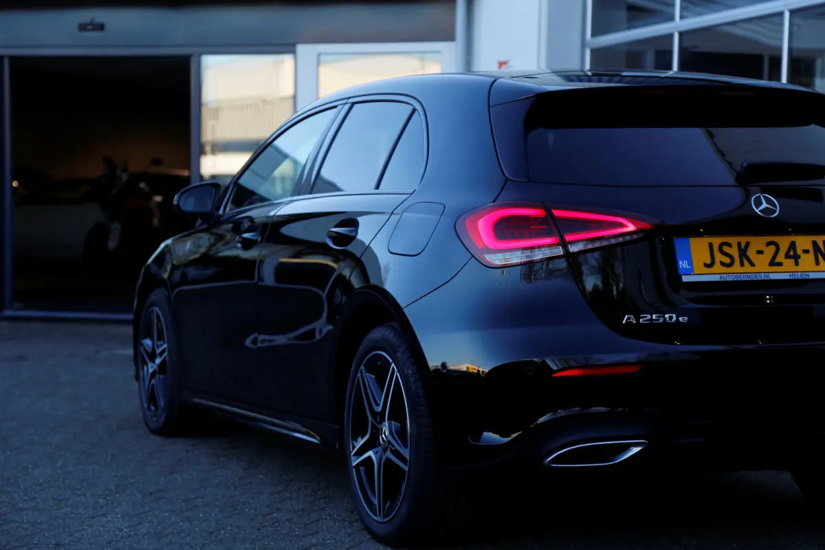 250 e AMG Line Plug in hybride*Perfect MB Onderh.*BTW*1ste Eig.*Sfeer/Night/MBUX/Apple Carplay-Android/High Perf. LED Koplamp./Diamond Grille/DAB/Stoelverw./Half Leder/Parkeersens.V+A/18 inc