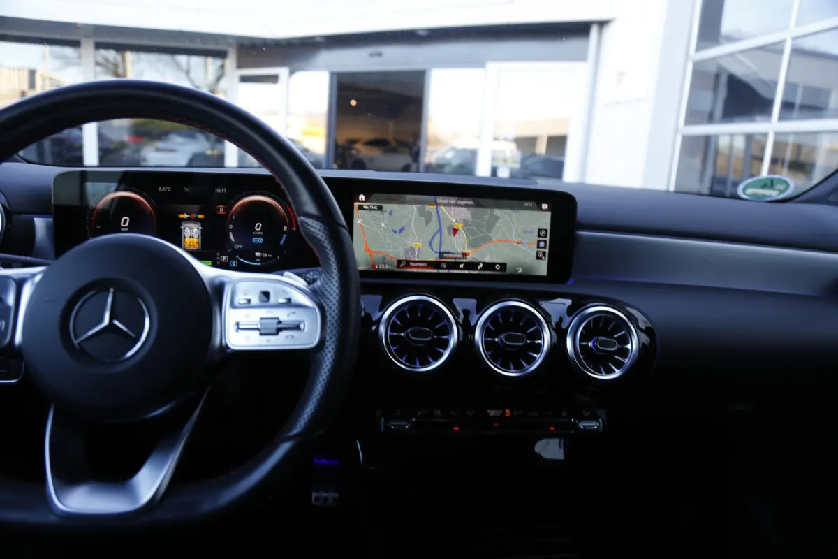 250 e AMG Line Plug in hybride*Perfect MB Onderh.*BTW*1ste Eig.*Sfeer/Night/MBUX/Apple Carplay-Android/High Perf. LED Koplamp./Diamond Grille/DAB/Stoelverw./Half Leder/Parkeersens.V+A/18 inc