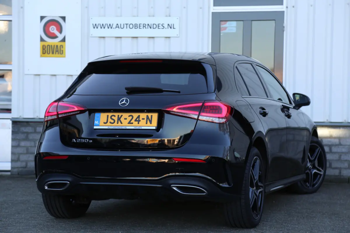 250 e AMG Line Plug in hybride*Perfect MB Onderh.*BTW*1ste Eig.*Sfeer/Night/MBUX/Apple Carplay-Android/High Perf. LED Koplamp./Diamond Grille/DAB/Stoelverw./Half Leder/Parkeersens.V+A/18 inc